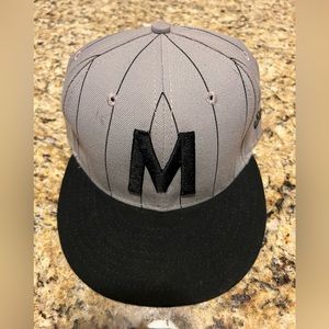 Milwaukee Bears Negro Leagues Brewers MLB New Era Fitted Cap Hat 7 3/8